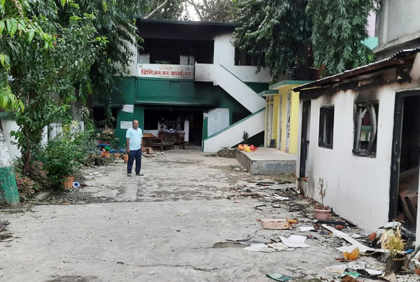डिभिजन वन कार्यालयमा करोडौं मुल्य बराबरको क्षति
